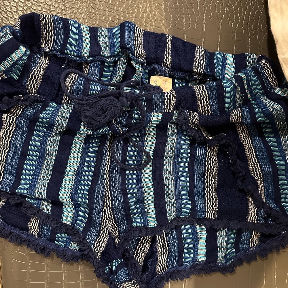 Surf Gypsy super cute cover up shorts! Size large. NWOT